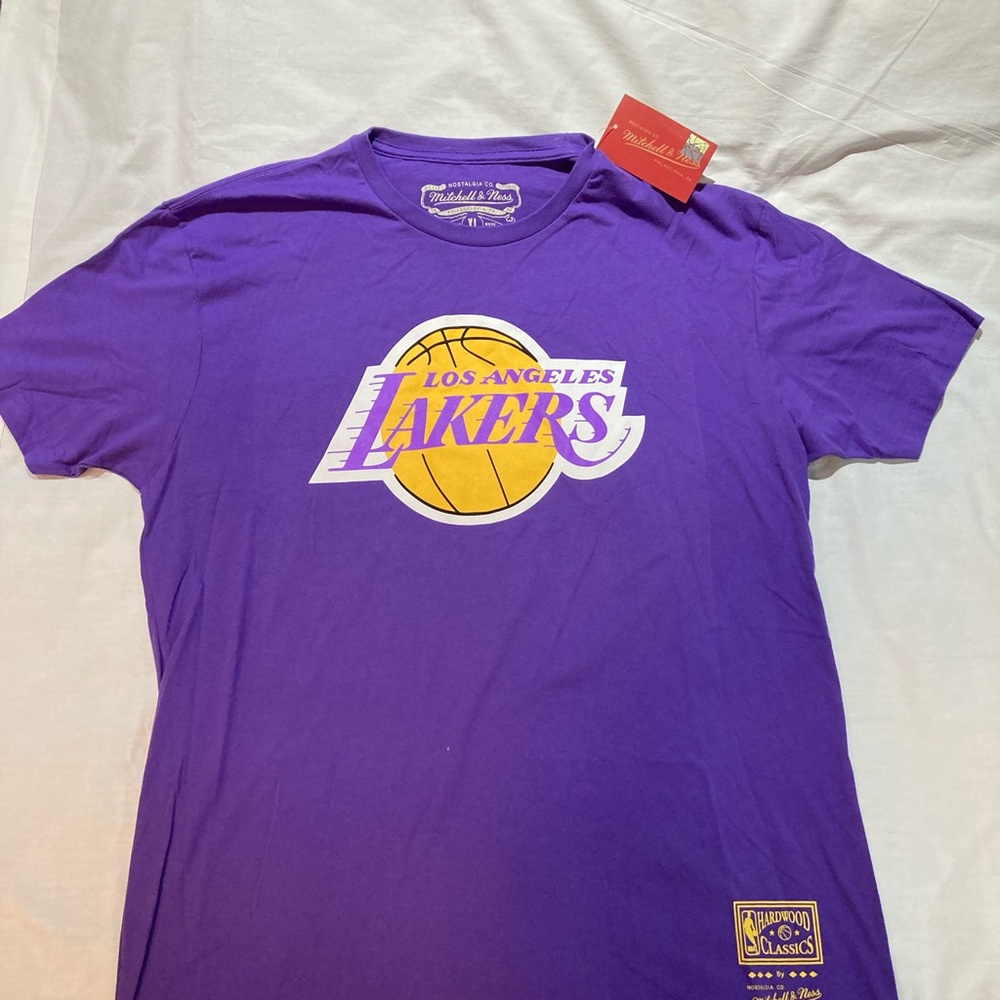 Men’s Mitchell & Ness Los Angeles Lakers Classic Logo T-shirt! Size XL, NWT!
